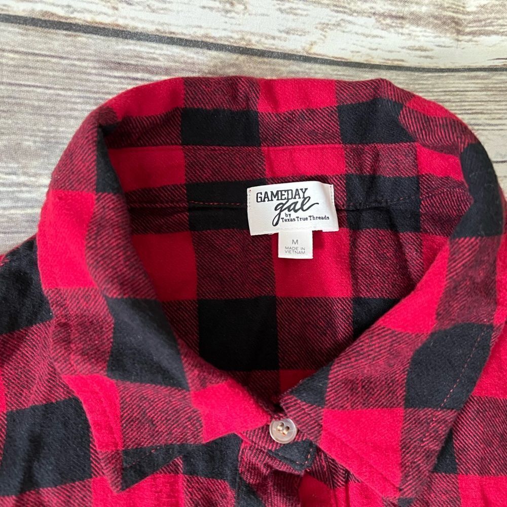 Redā&āBlackĀ plaidābuttonāup - Picture 2 of 5